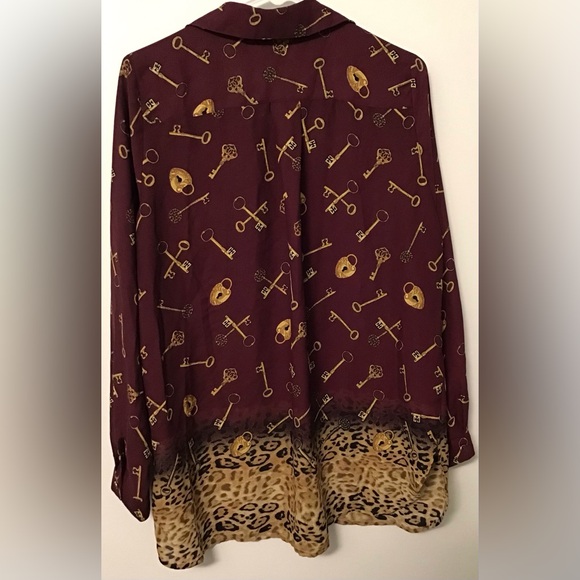 Susan Graver maroon animal print button down blouse size 6 - Picture 5 of 5